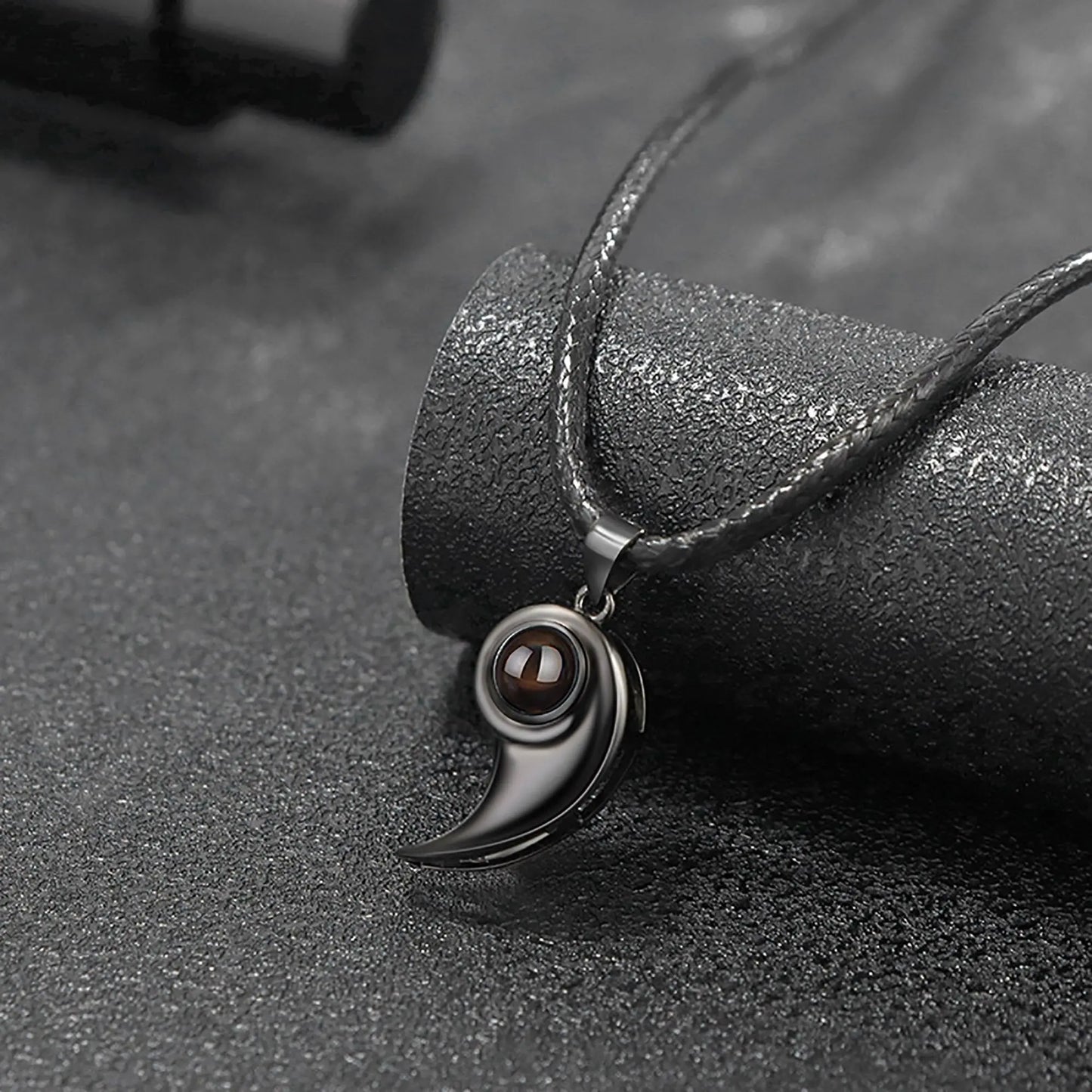 Customizable photoSet of Fashion Magnetic Heart Couple Necklace For Women Men - Blade & Thread