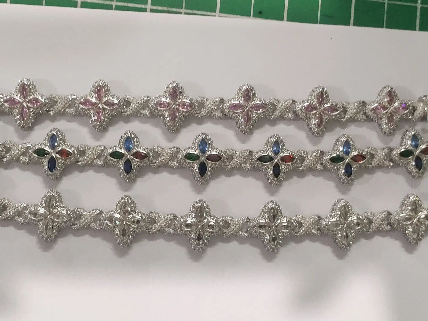 Hip-hop zircon colored infinite four-leaf clover bracelet - Blade & Thread