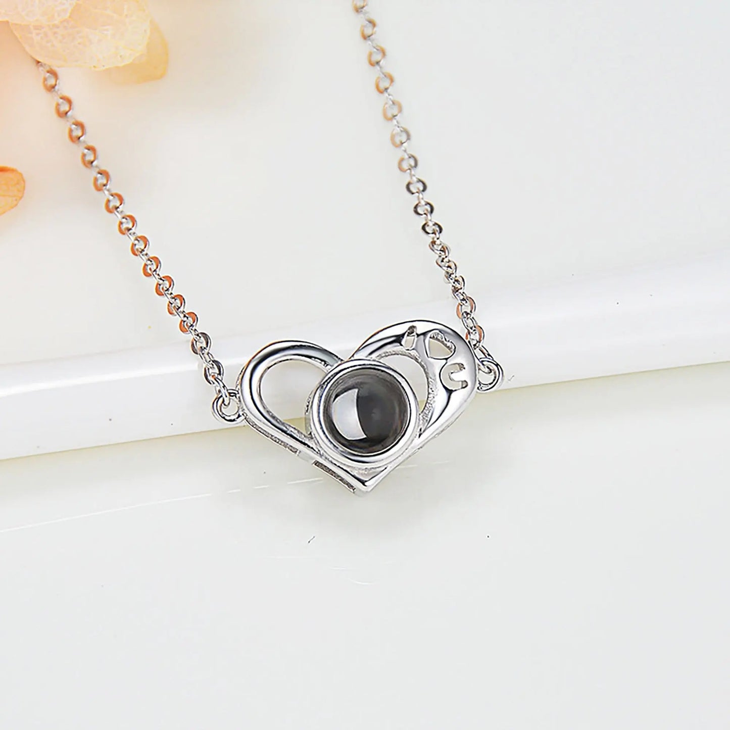 Love projection necklace with customizable photos memory of love Valentin - Blade & Thread