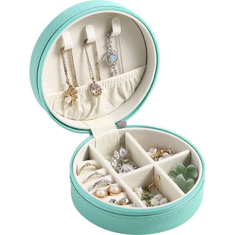Round simple and compact jewelry Box - Blade & Thread