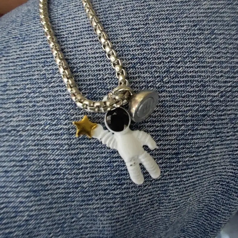 2Pcs Magnetic Couple Necklace Astronaut Pendant Heart Star Choker Valentine's Day Gift - Blade & Thread