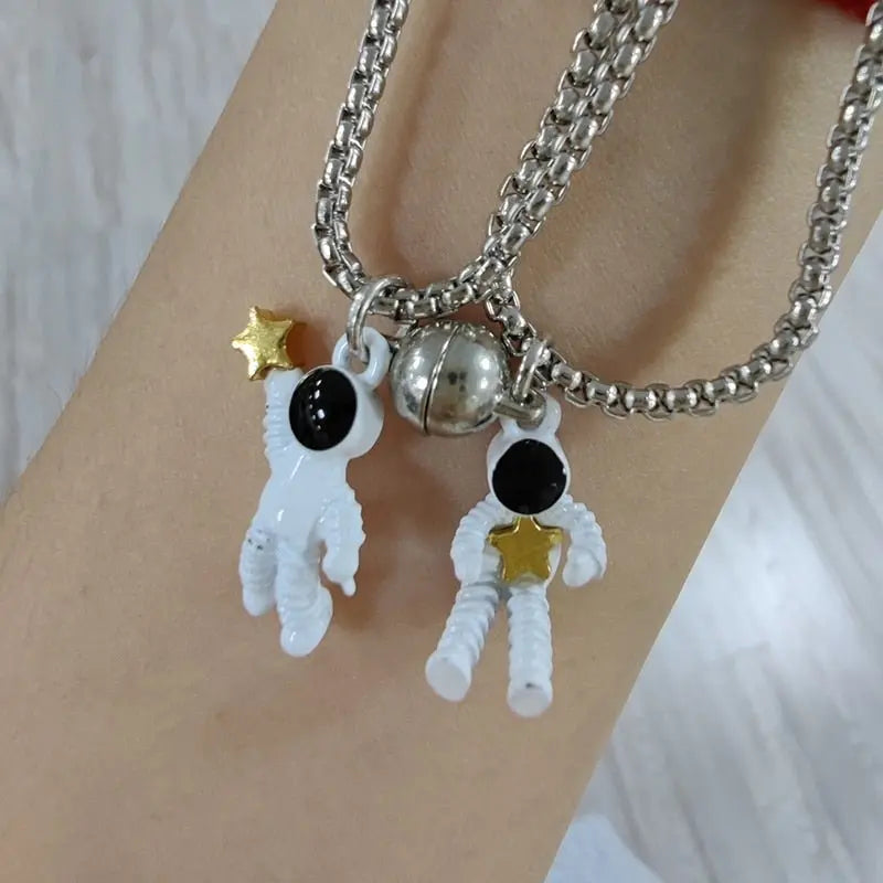 2Pcs Magnetic Couple Necklace Astronaut Pendant Heart Star Choker Valentine's Day Gift - Blade & Thread