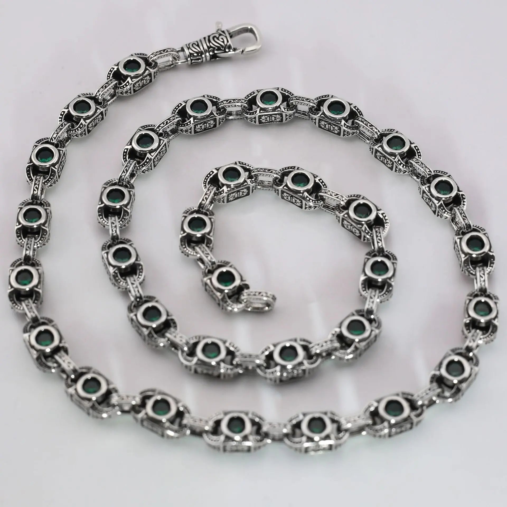 Aragogaceous pattern sapphire necklace for couples nowadaysfashion