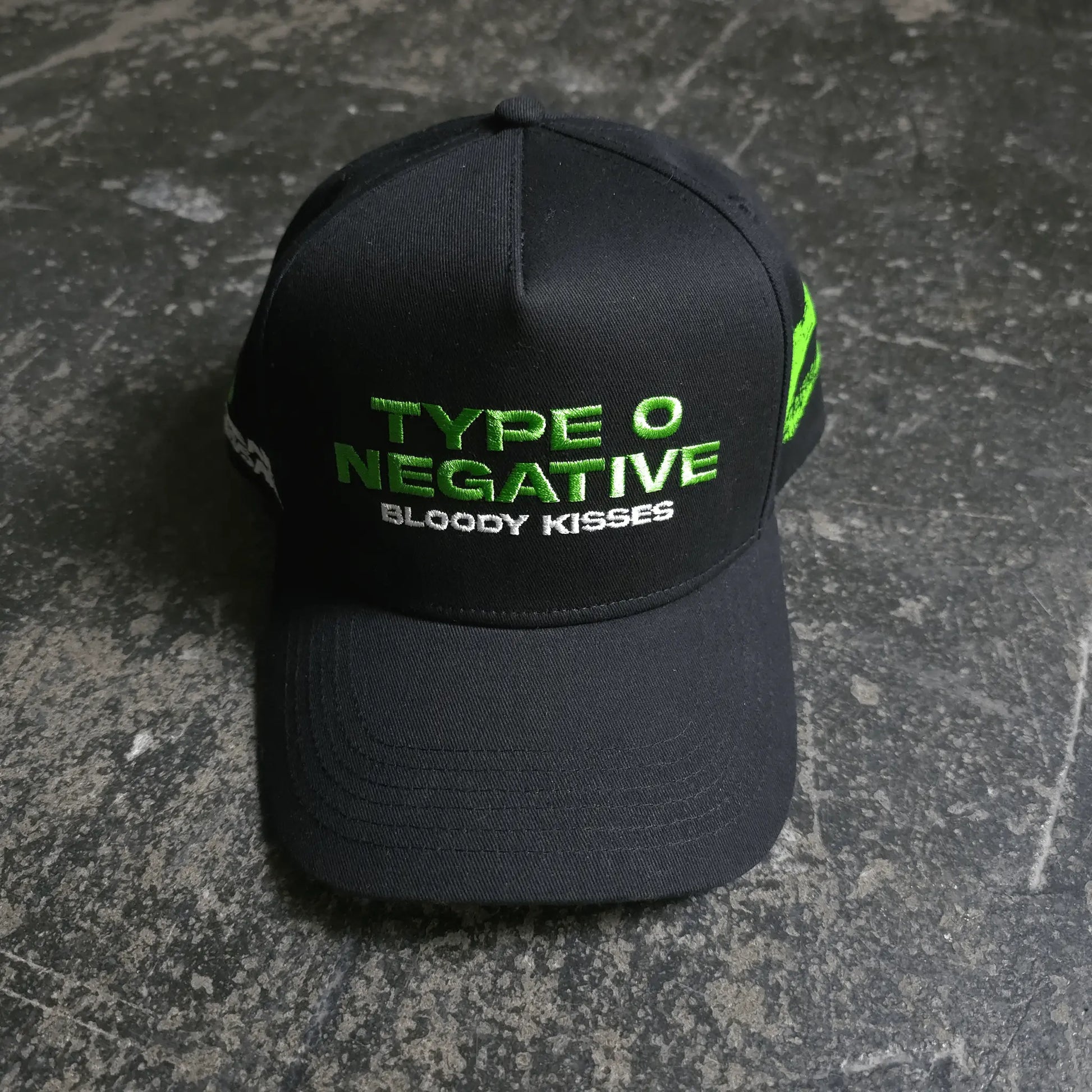 Bloody Kisses Hat - Blade & Thread