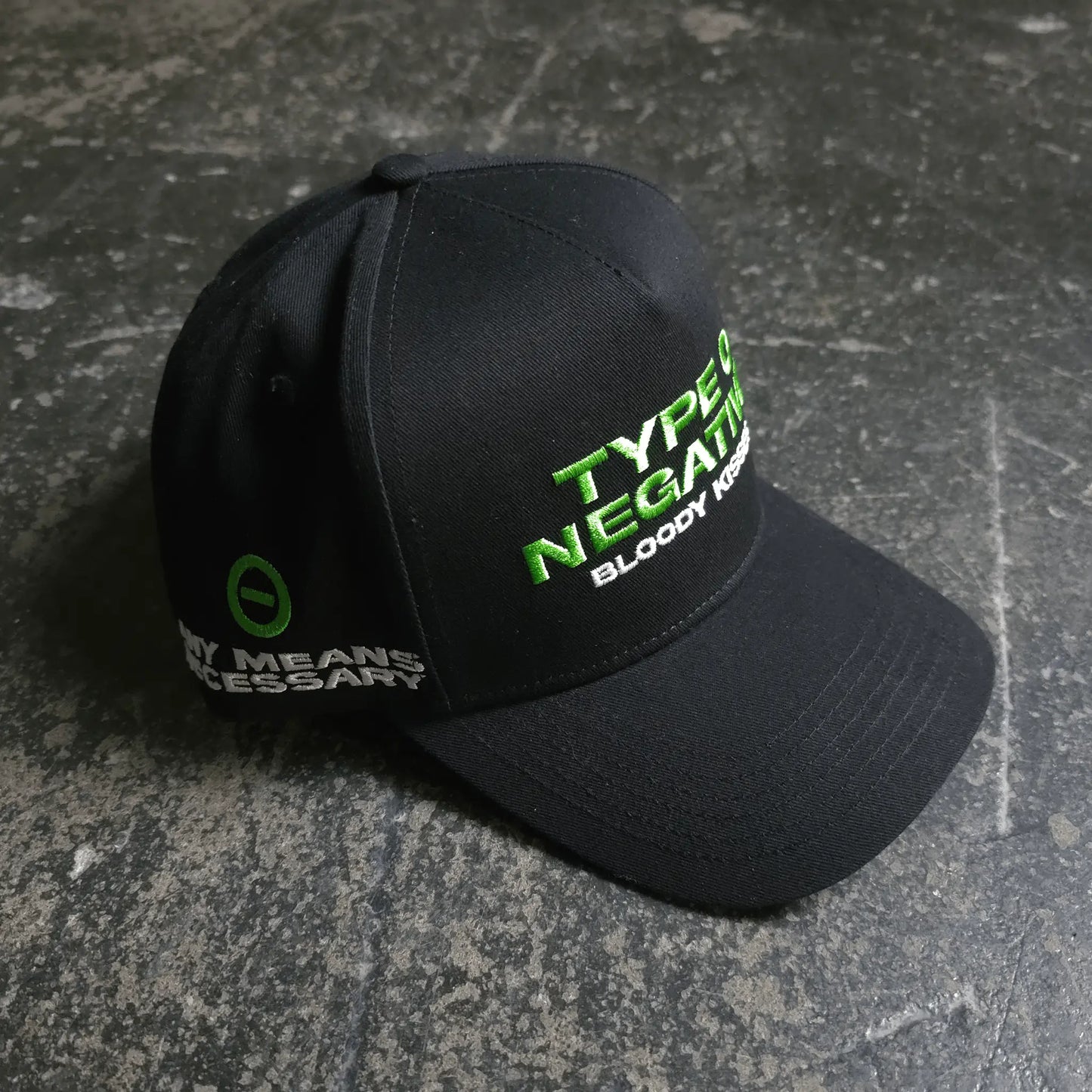 Bloody Kisses Hat - Blade & Thread