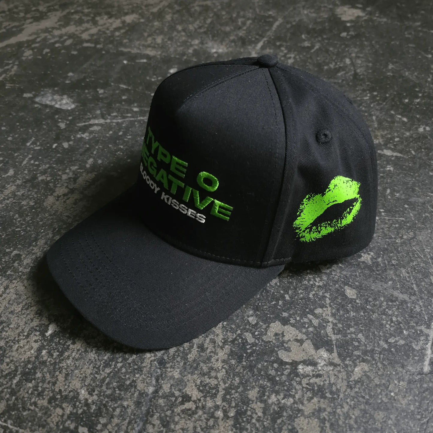 Bloody Kisses Hat - Blade & Thread