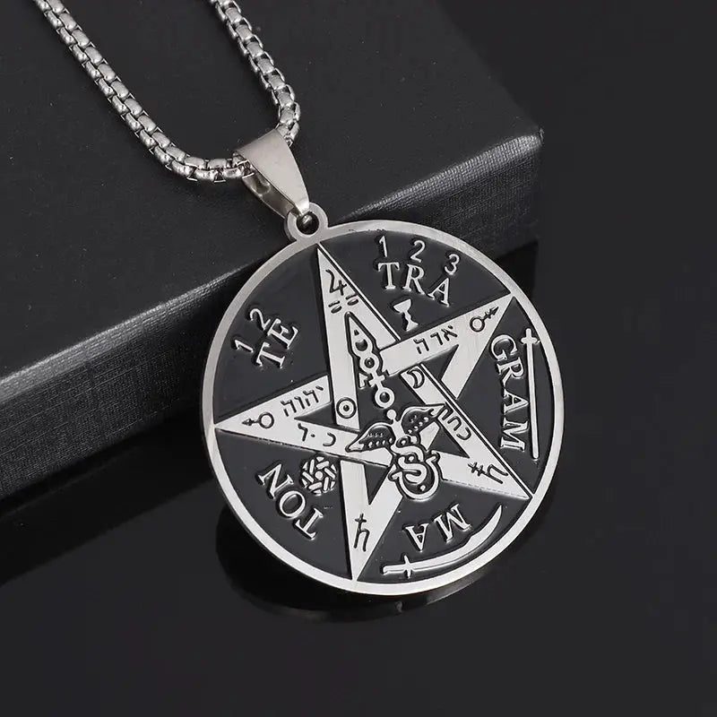 compass necklace nowadaysfashion