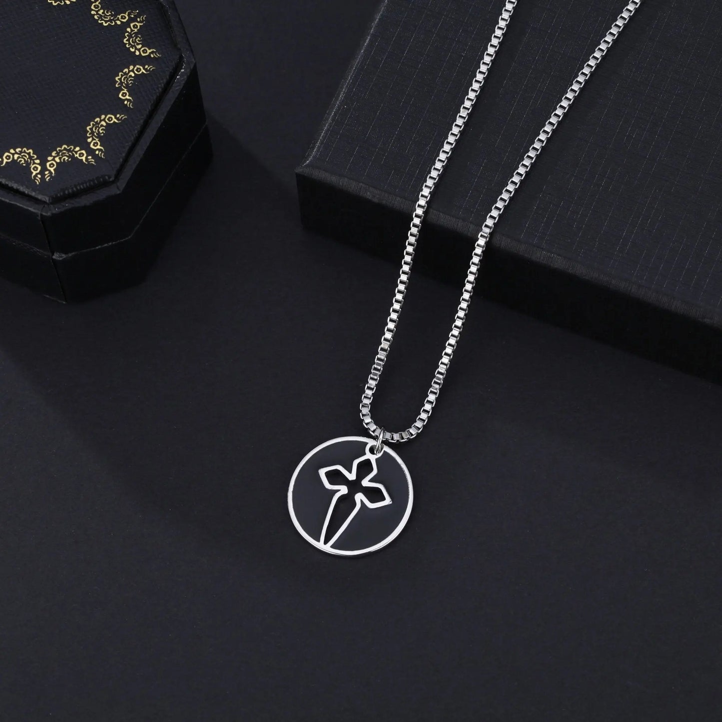 Couples who can customize photosProjection Necklace Pendant Jewelry - Blade & Thread