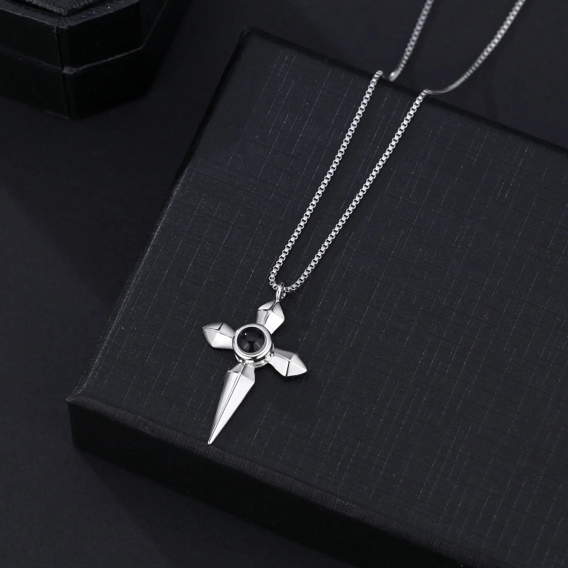 Couples who can customize photosProjection Necklace Pendant Jewelry - Blade & Thread