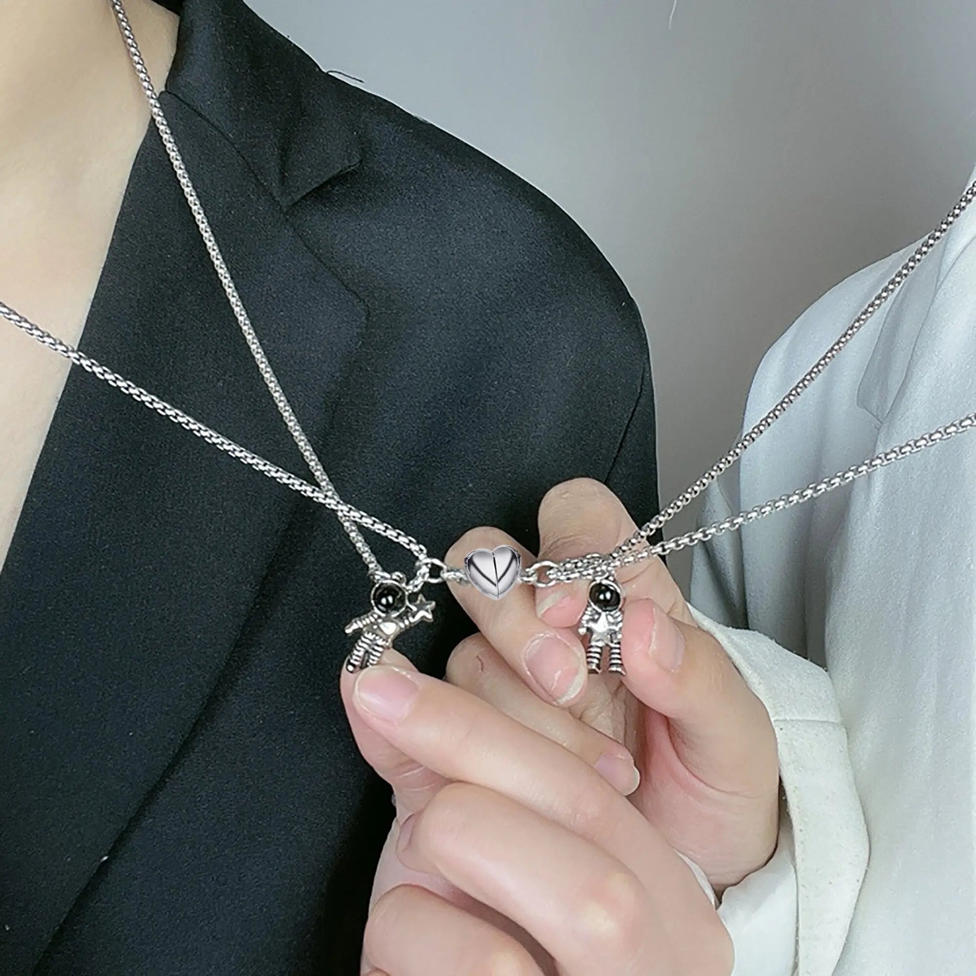 Customizable photo Creative Astronaut Pendant Couple Projection Necklace - Blade & Thread