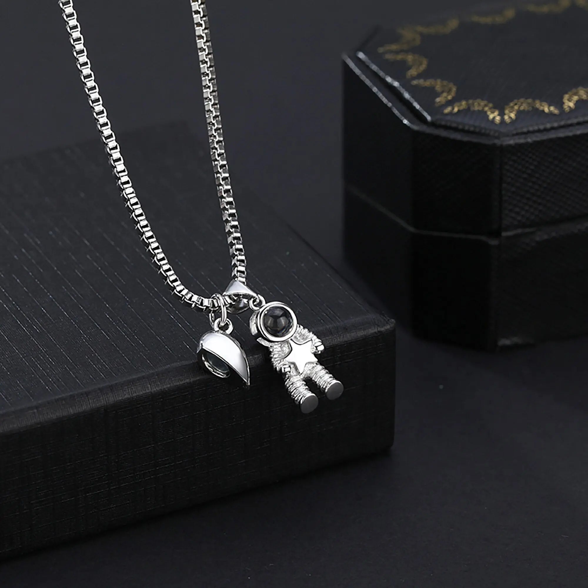 Customizable photo Creative Astronaut Pendant Couple Projection Necklace nowadaysfashion