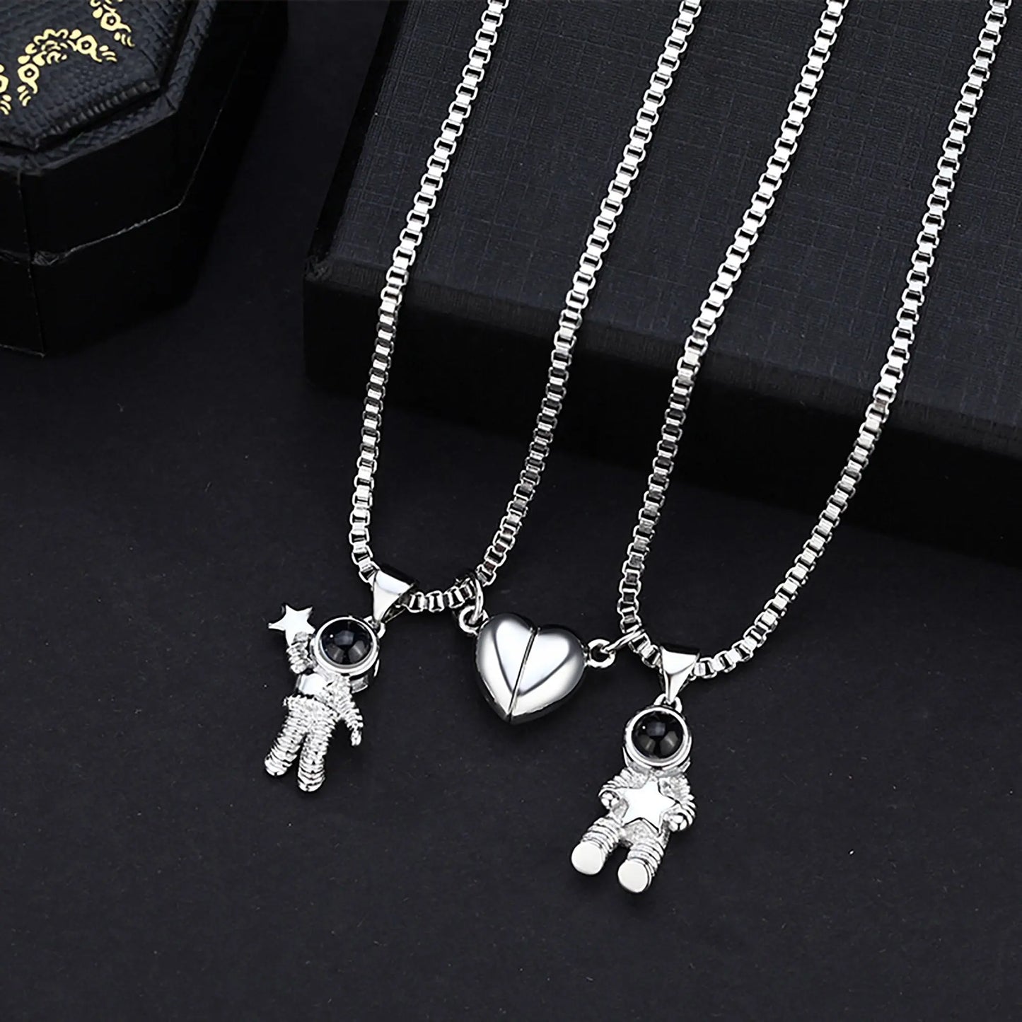 Customizable photo Creative Astronaut Pendant Couple Projection Necklace - Blade & Thread