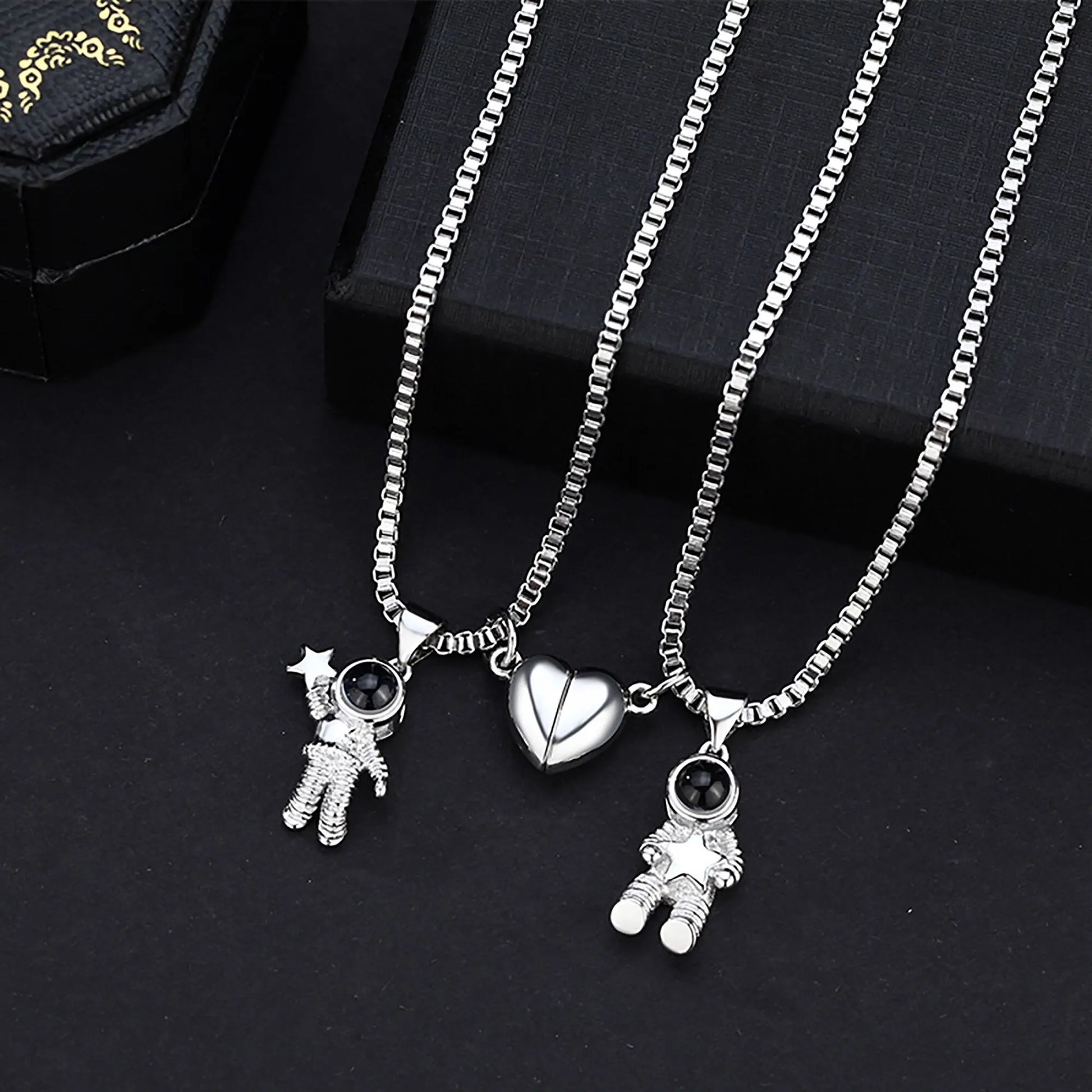 Customizable photo Creative Astronaut Pendant Couple Projection Necklace - Blade & Thread