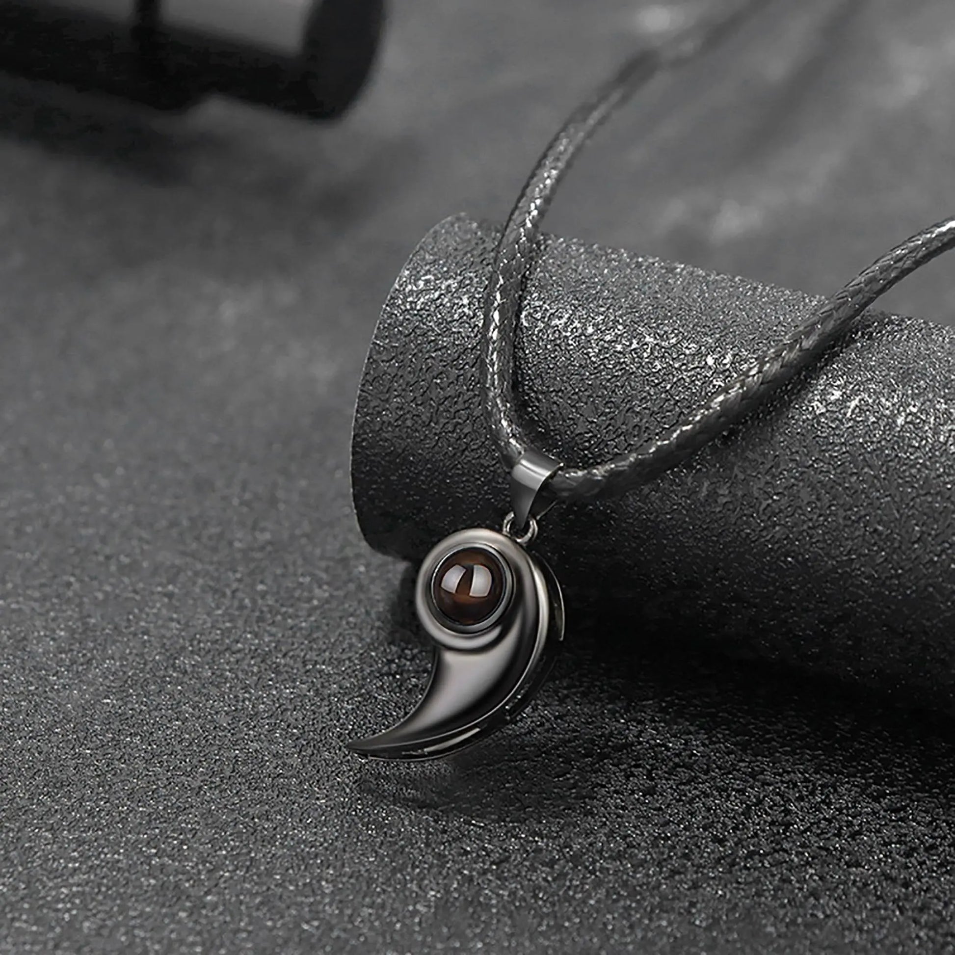 Customizable photoSet of Fashion Magnetic Heart Couple Necklace For Women Men - Blade & Thread