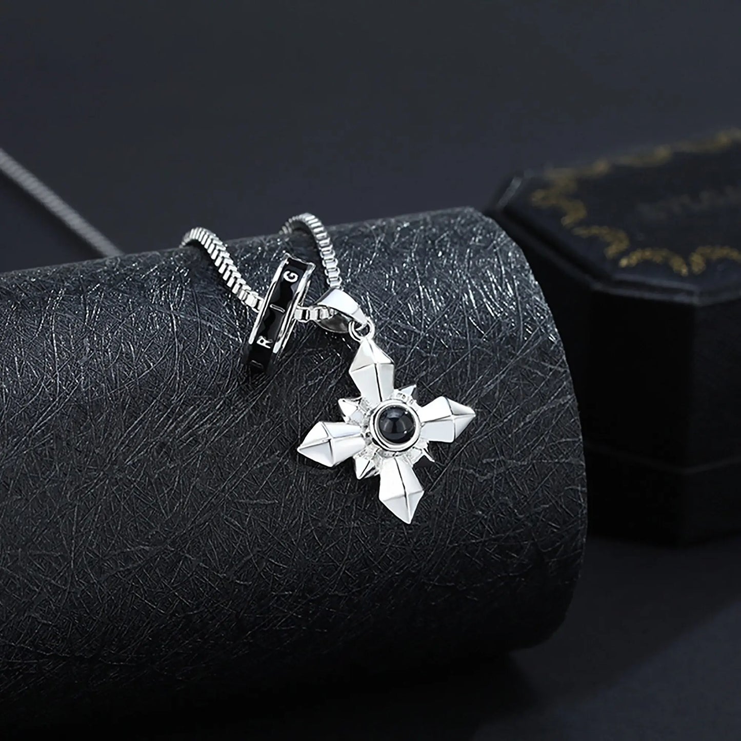 Customized photo ringProjection Necklace Pendant Jewelry For Lover Girlfriend - Blade & Thread