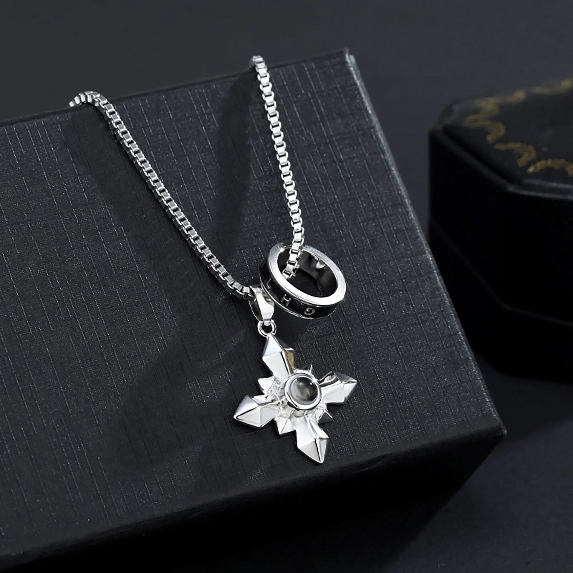 Customized photo ringProjection Necklace Pendant Jewelry For Lover Girlfriend - Blade & Thread