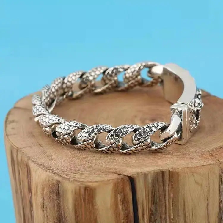 Domineering dragon pattern bracelet - Blade & Thread