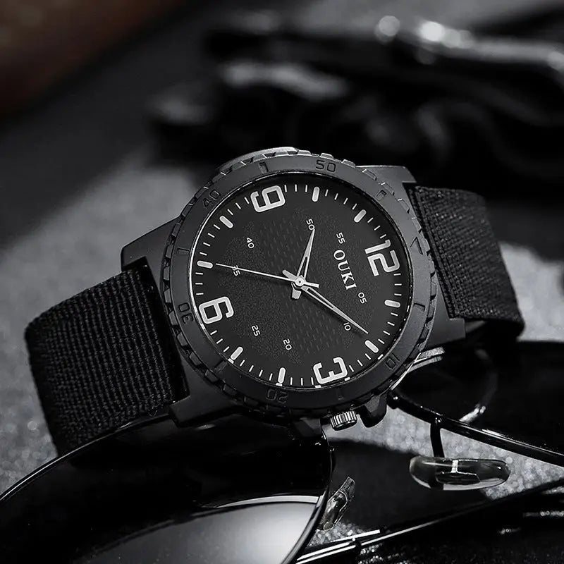 Fashionable digital men's watch, quartz watch - Blade & Thread