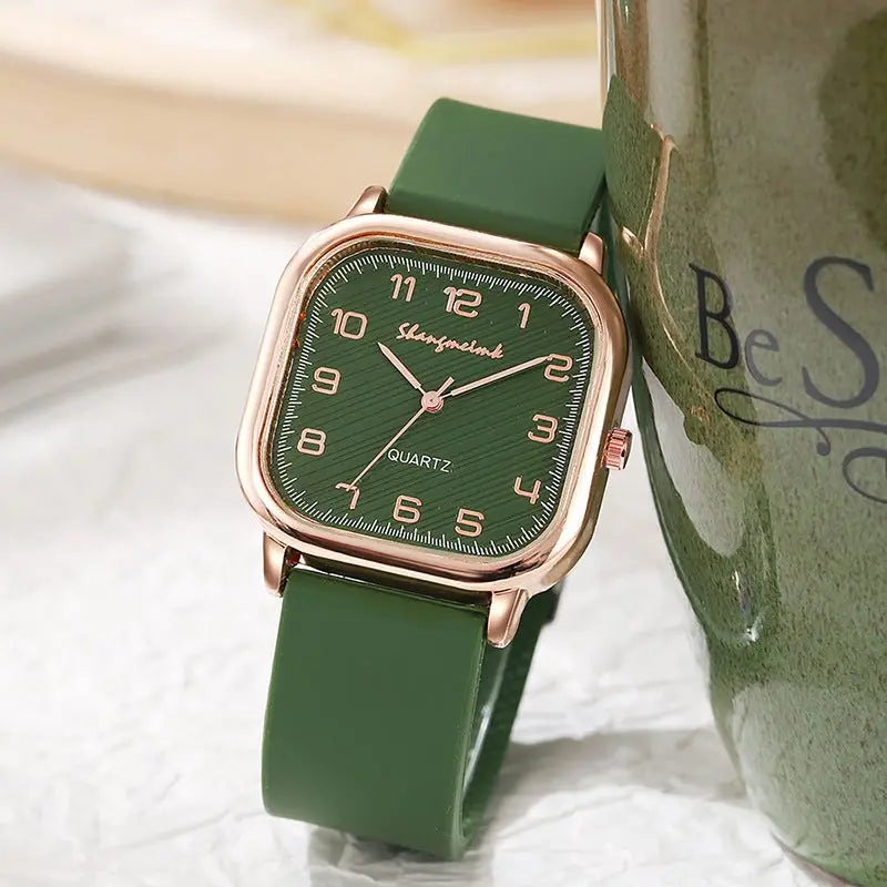 Fashionable quartz women's watch with silicone strap - Blade & Thread