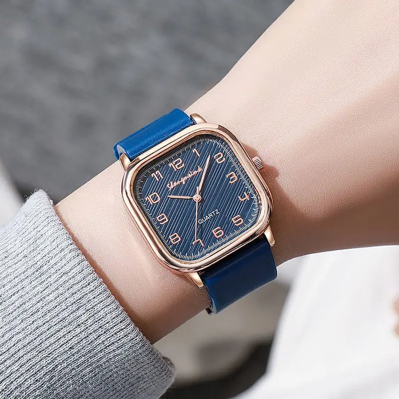 Fashionable quartz women's watch with silicone strap - Blade & Thread
