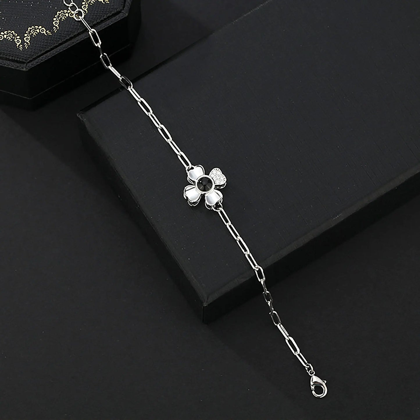 Four leaf clover with customized photos Projection Bracelet Personality Jewelry - Blade & Thread