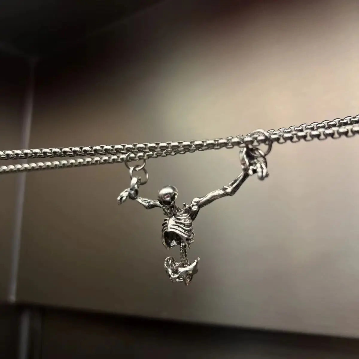 Halloween skull pendant - Blade & Thread