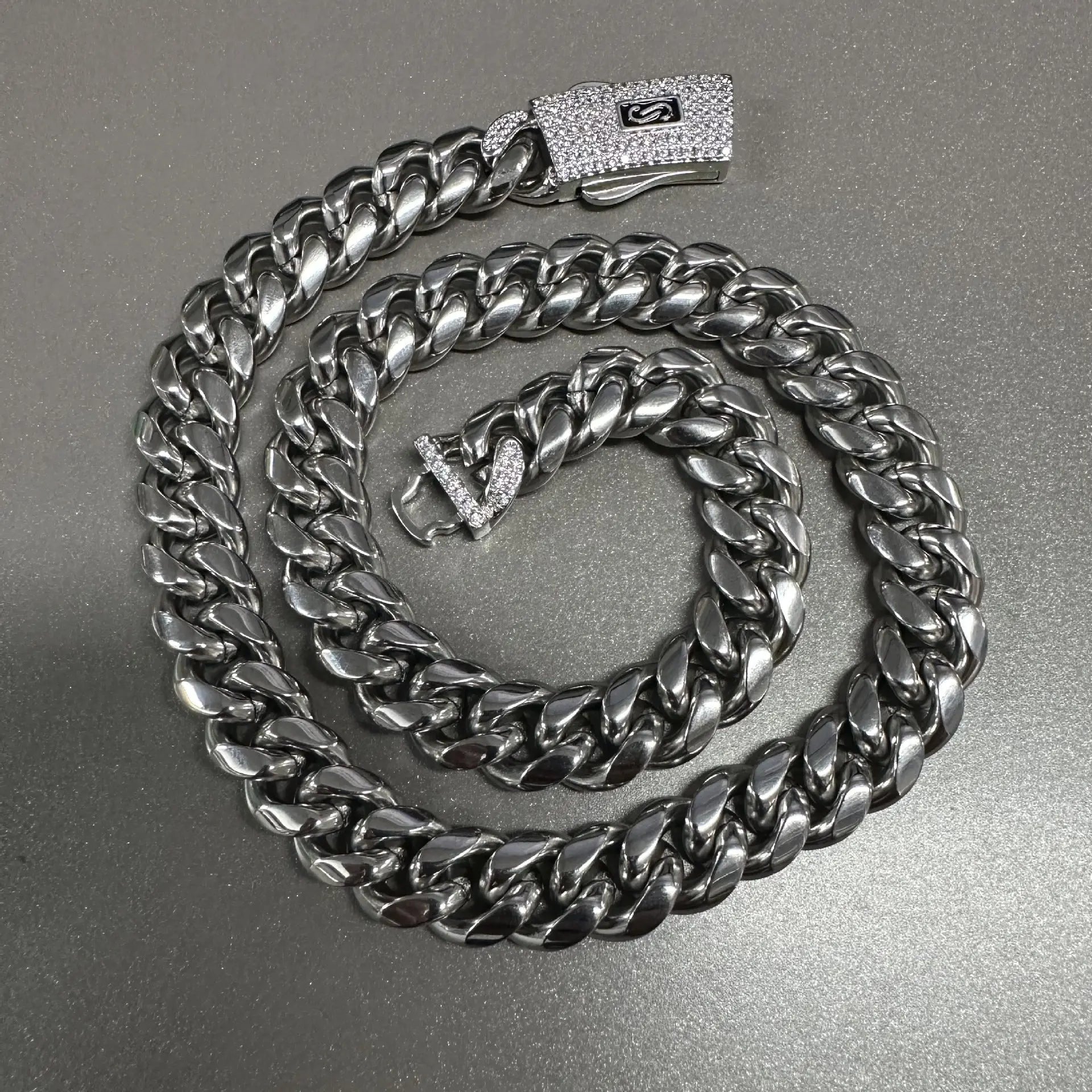 Hip-hop diamond-encrusted clasp smooth Cuban chain nowadaysfashion