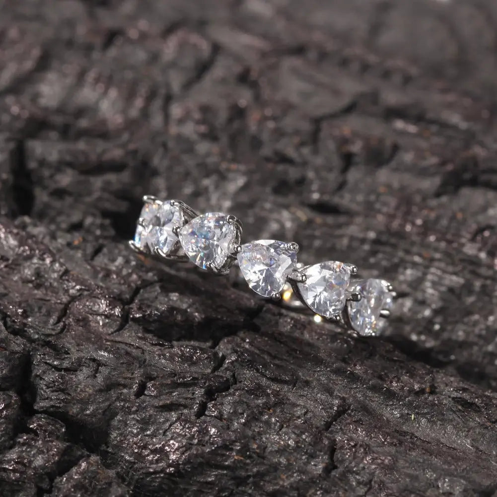 Hip-hop single-row heart-shaped zircon rings - Blade & Thread