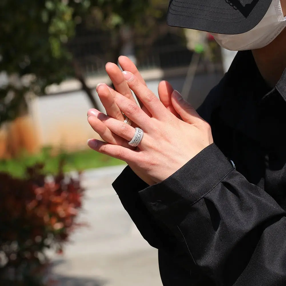 Hip-hop style zircon rotating Cuban ring - Blade & Thread