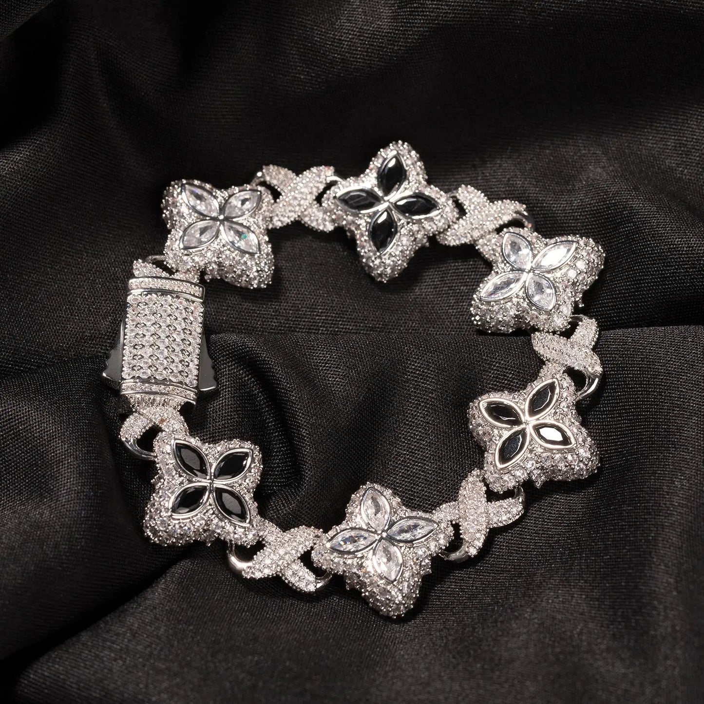 Hip-hop zircon colored infinite four-leaf clover bracelet - Blade & Thread