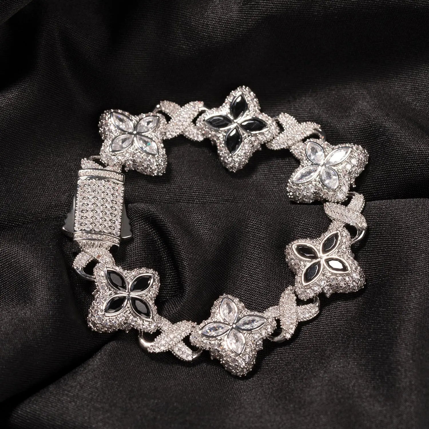 Hip-hop zircon colored infinite four-leaf clover bracelet - Blade & Thread
