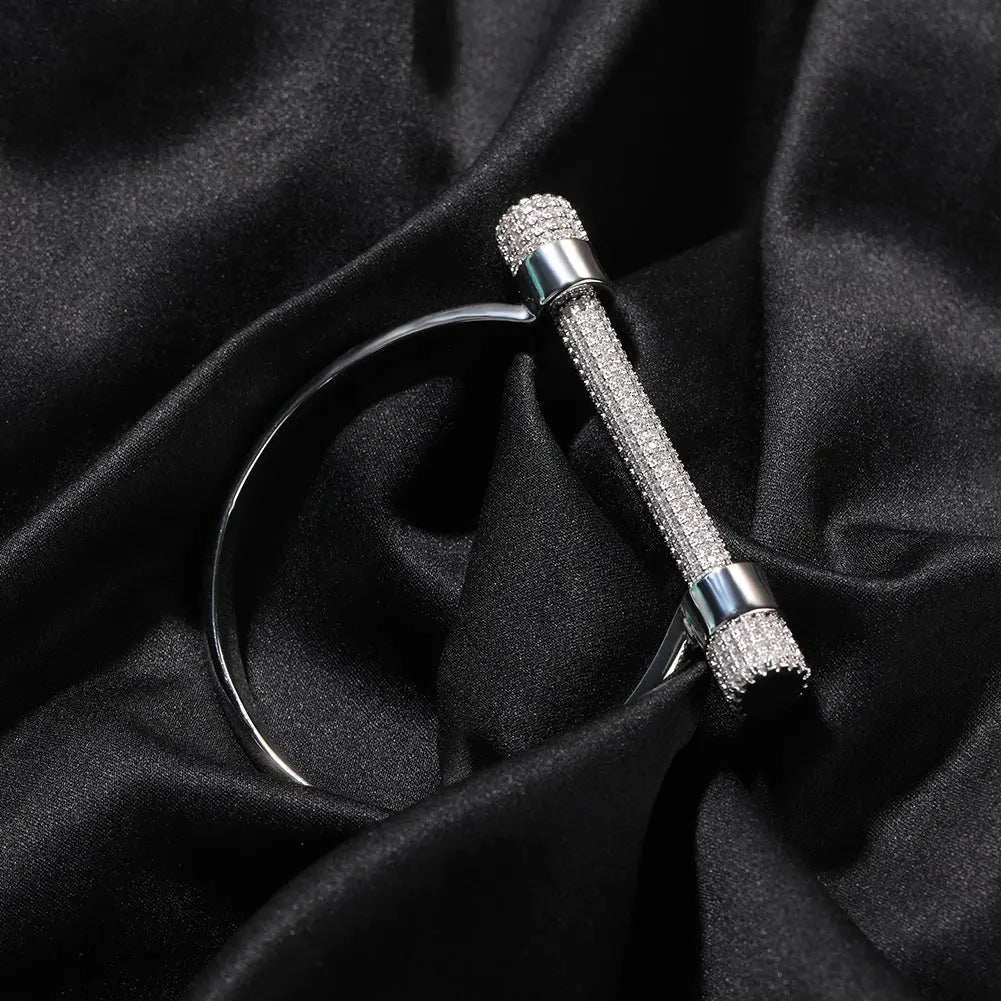Horseshoe-shaped bracelets inlaid with zircon and diamonds - Blade & Thread