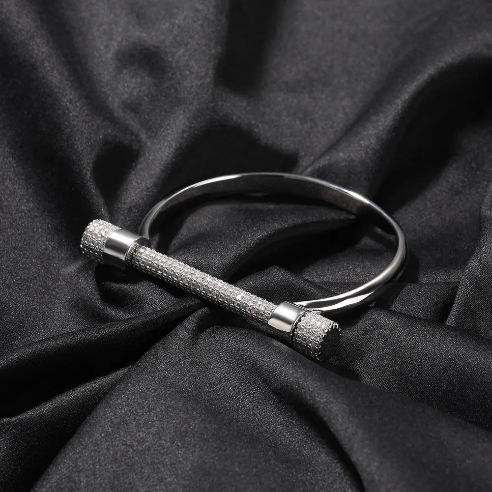 Horseshoe-shaped bracelets inlaid with zircon and diamonds - Blade & Thread