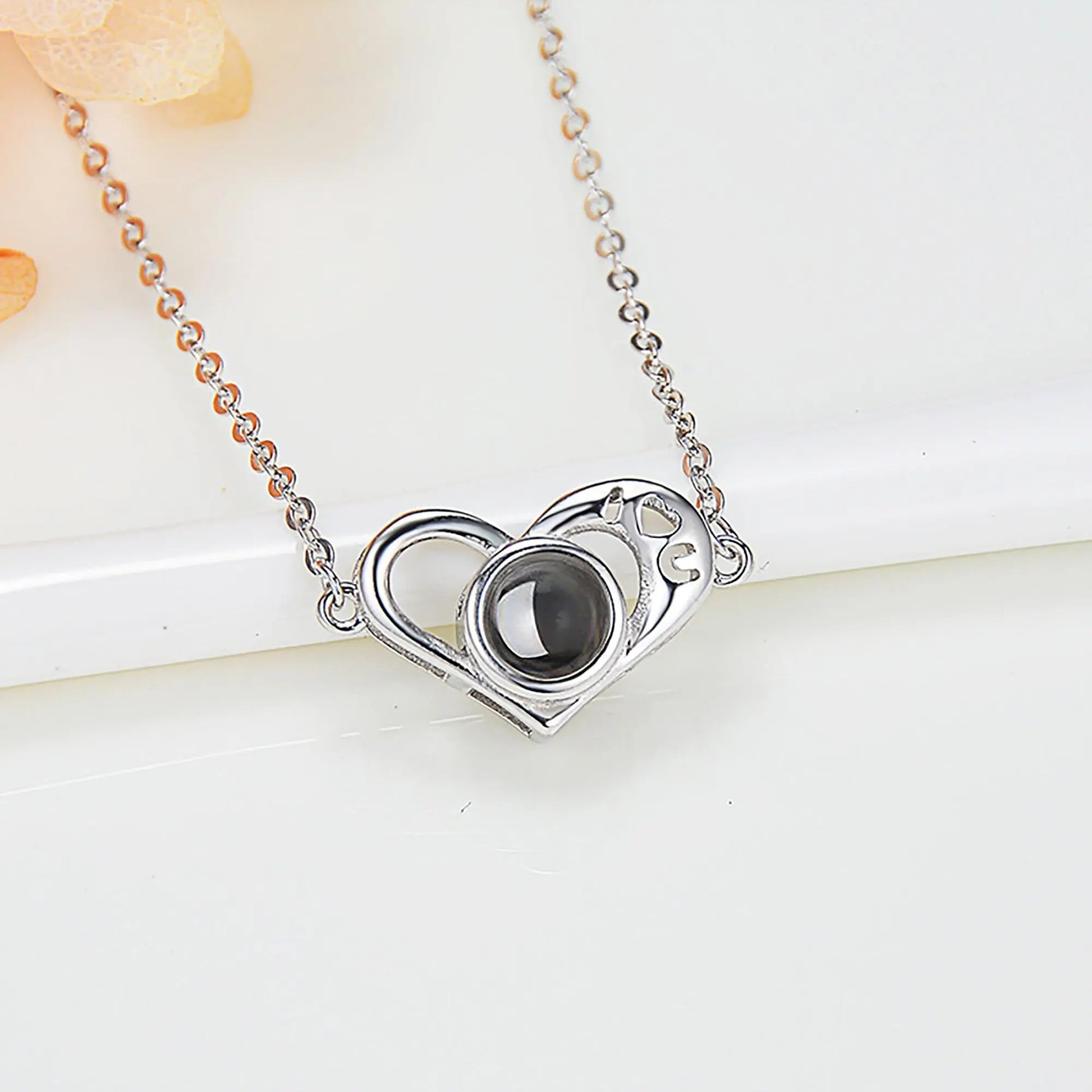 Love projection necklace with customizable photos memory of love Valentin - Blade & Thread
