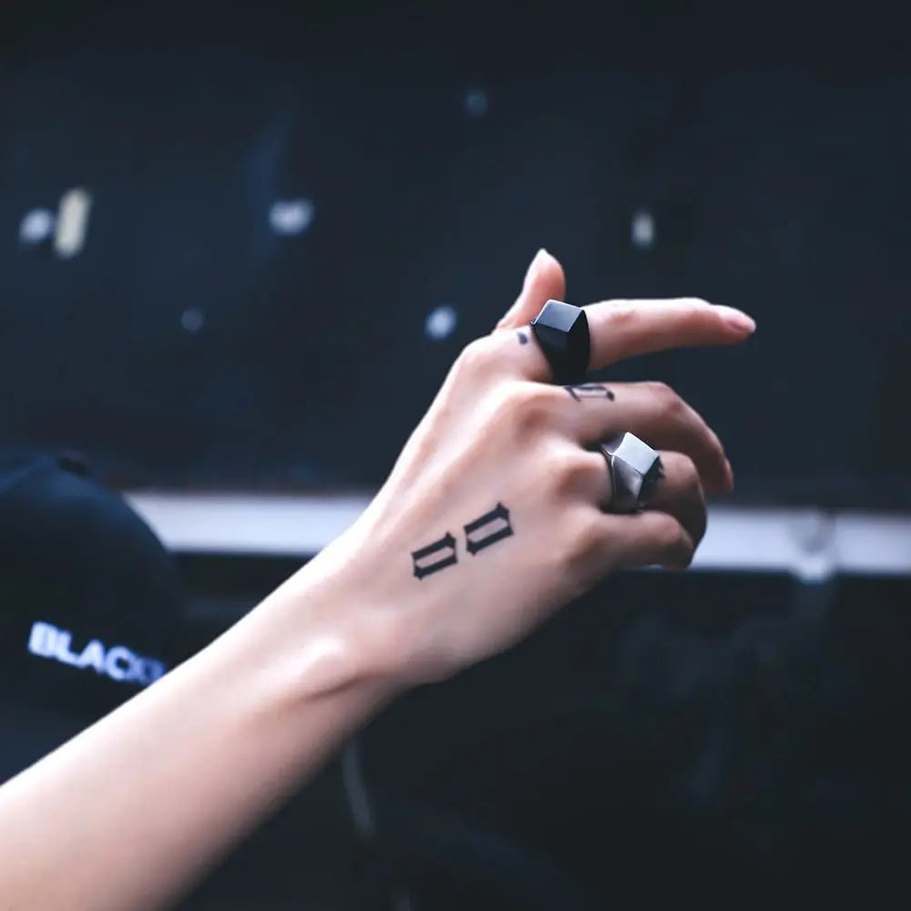 Minimalist geometric square diamond-shaped retro rings nowadaysfashion