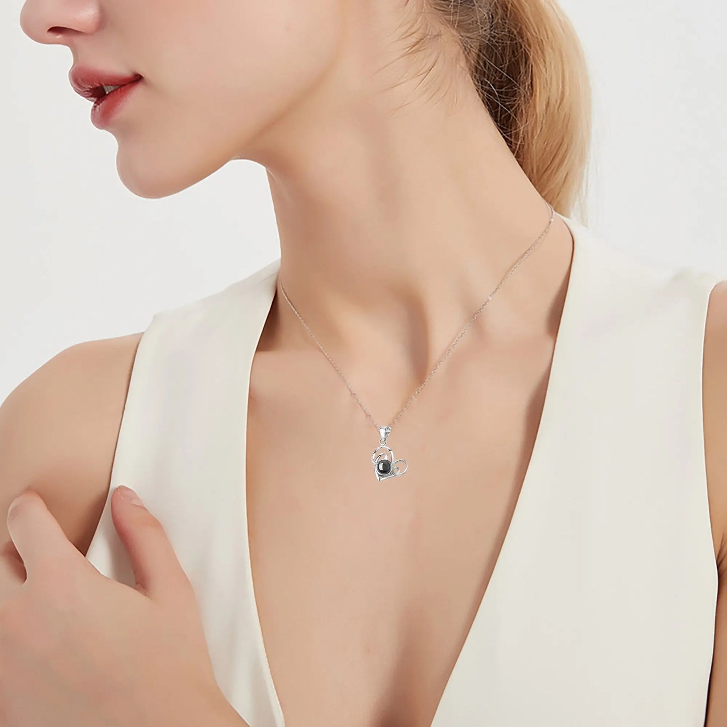 Necklace Round Heart Pendant Romantic Memory Projection Necklaces - Blade & Thread