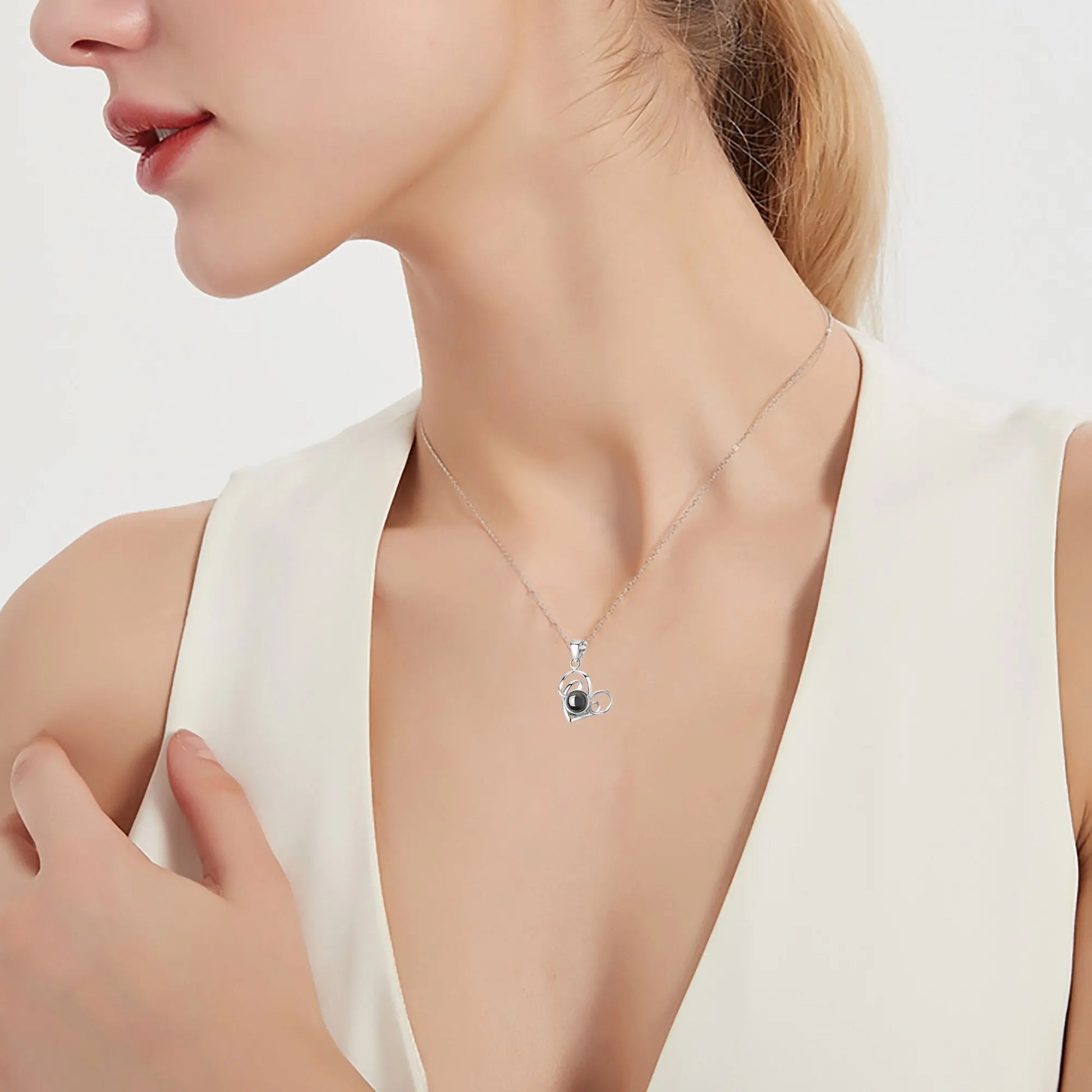 Necklace Round Heart Pendant Romantic Memory Projection Necklaces - Blade & Thread