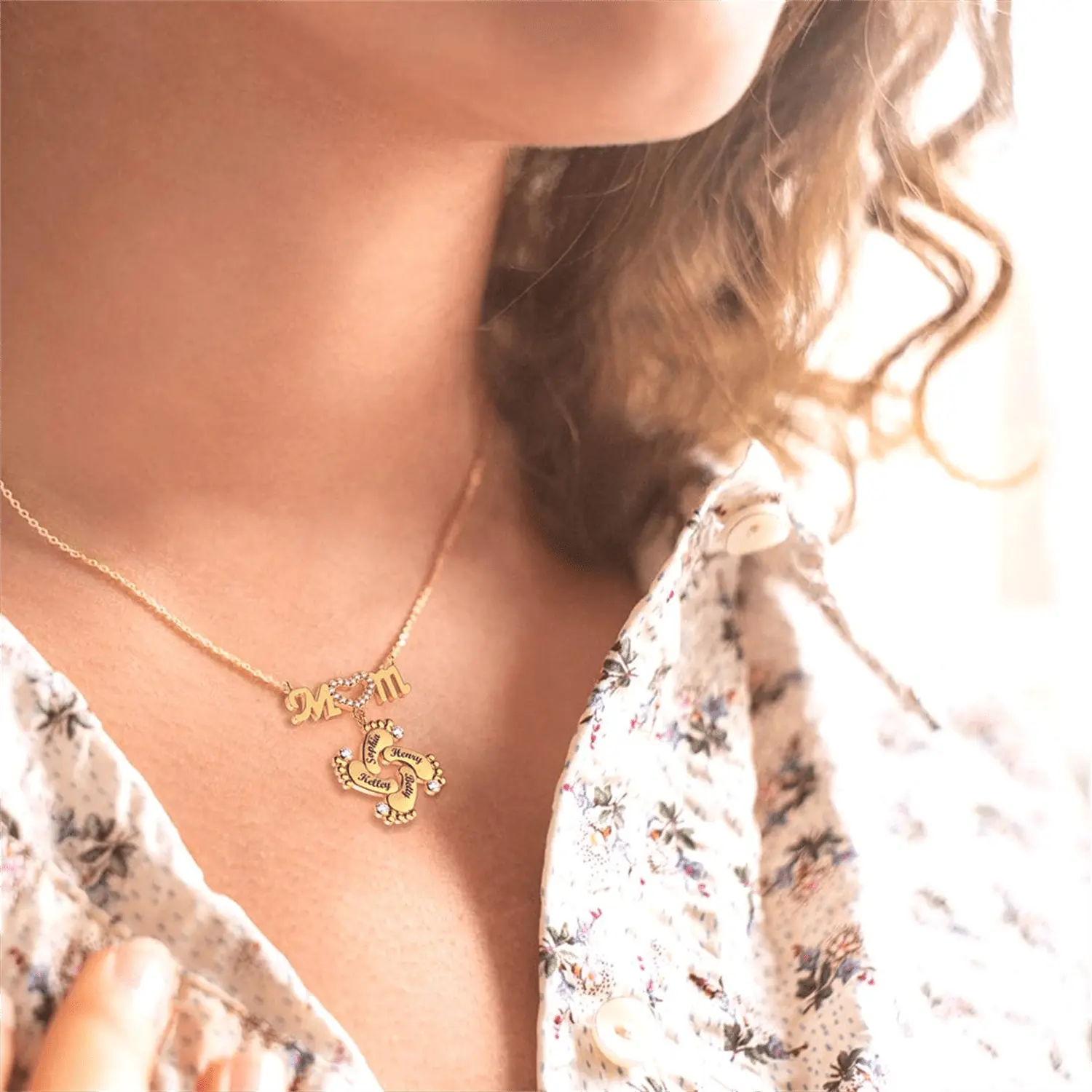 Personalized Diamond Mom Necklace With Crystal Baby Feet Engraved Names Pendant - Blade & Thread