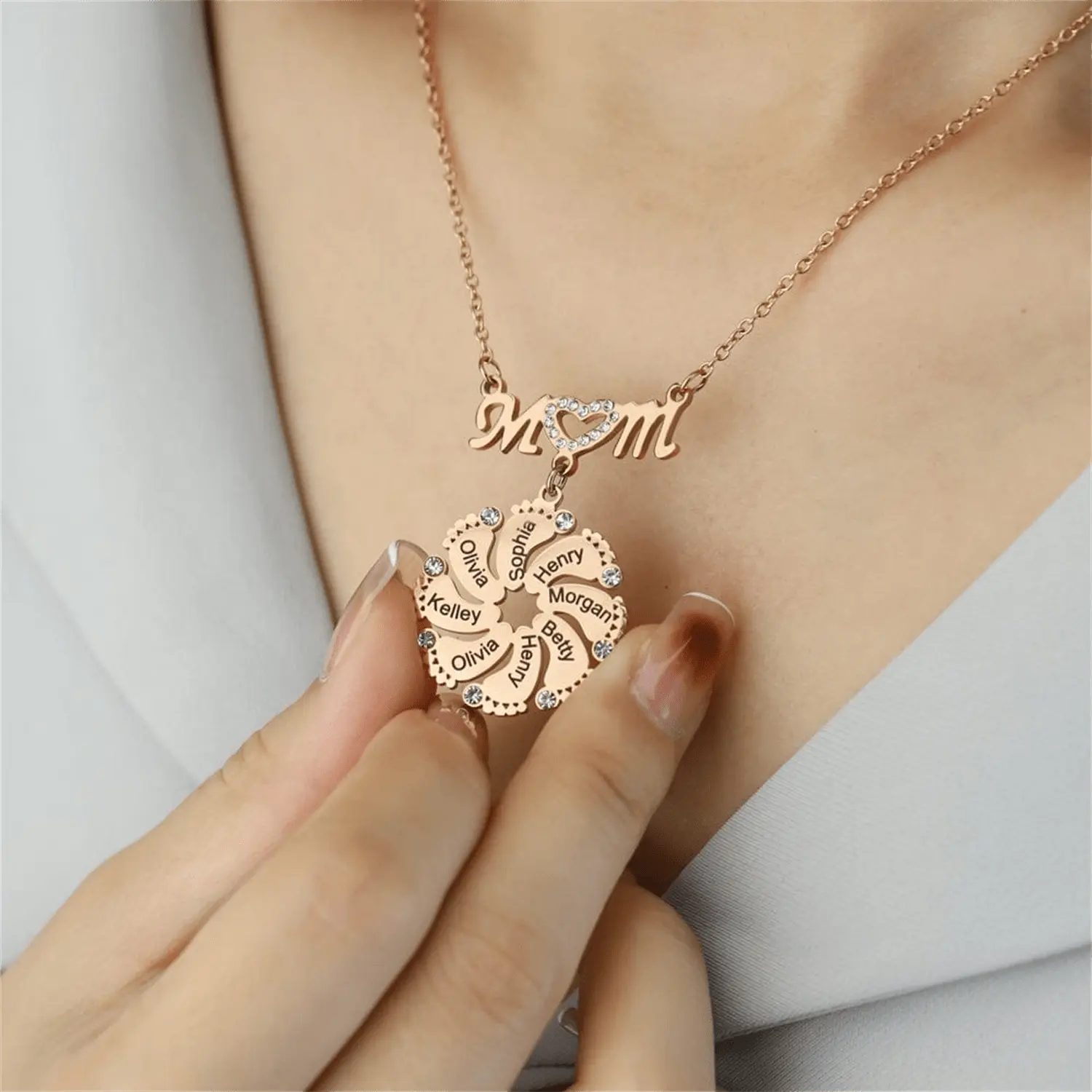 Personalized Diamond Mom Necklace With Crystal Baby Feet Engraved Names Pendant - Blade & Thread