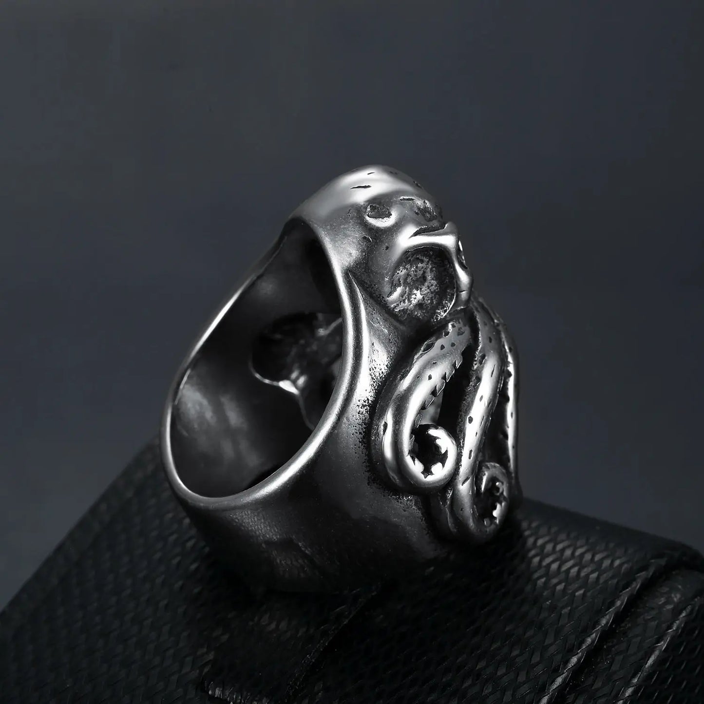 Pirate octopus tentacle punk style ring - Blade & Thread