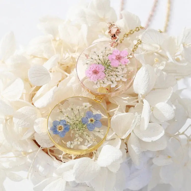 Resin forget me not necklace - Blade & Thread