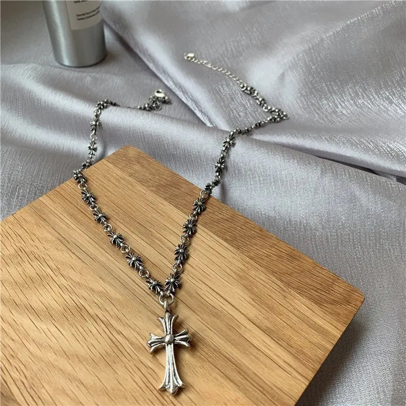 Retro Cross chain - Blade & Thread