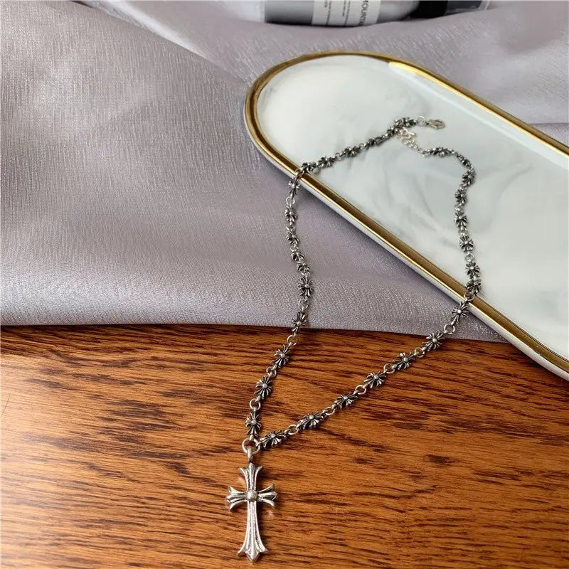 Retro Cross chain - Blade & Thread