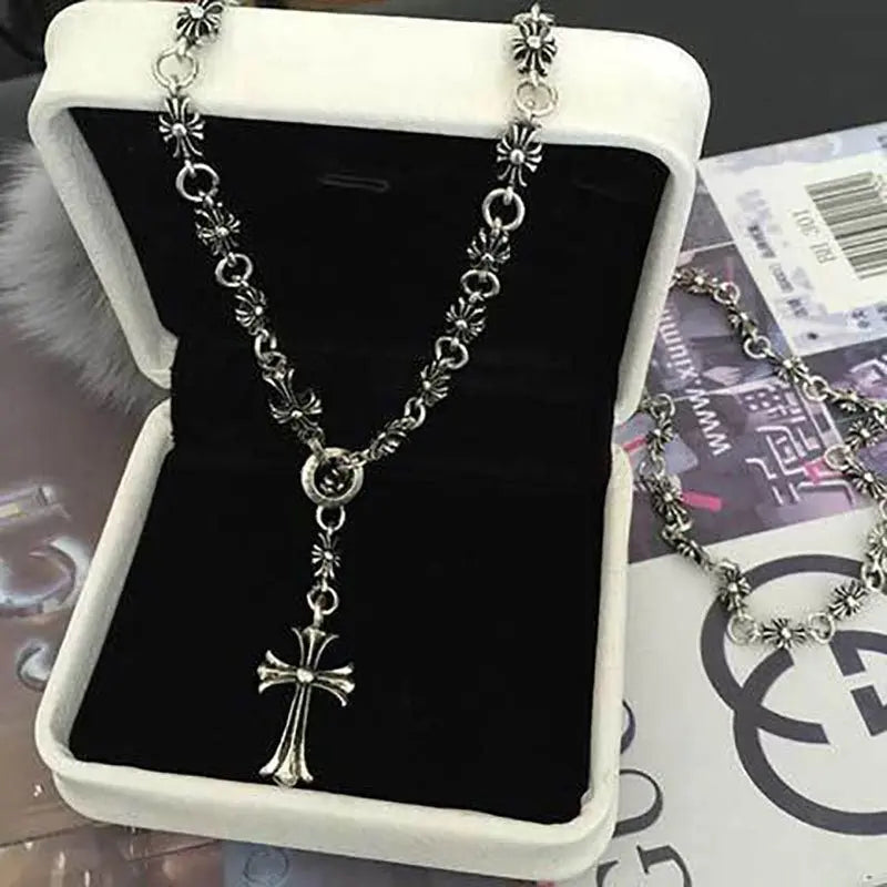 Retro Cross chain - Blade & Thread