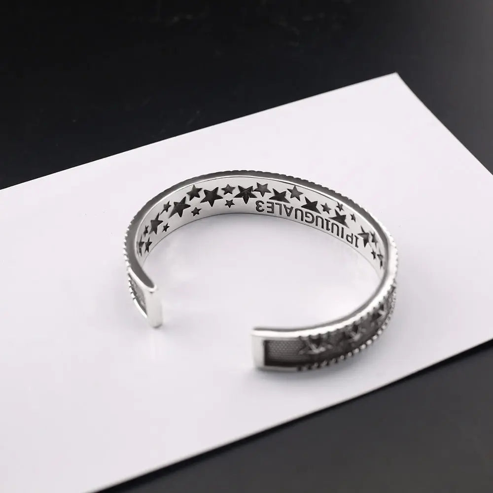 Retro five-pointed star open bracelet - Blade & Thread