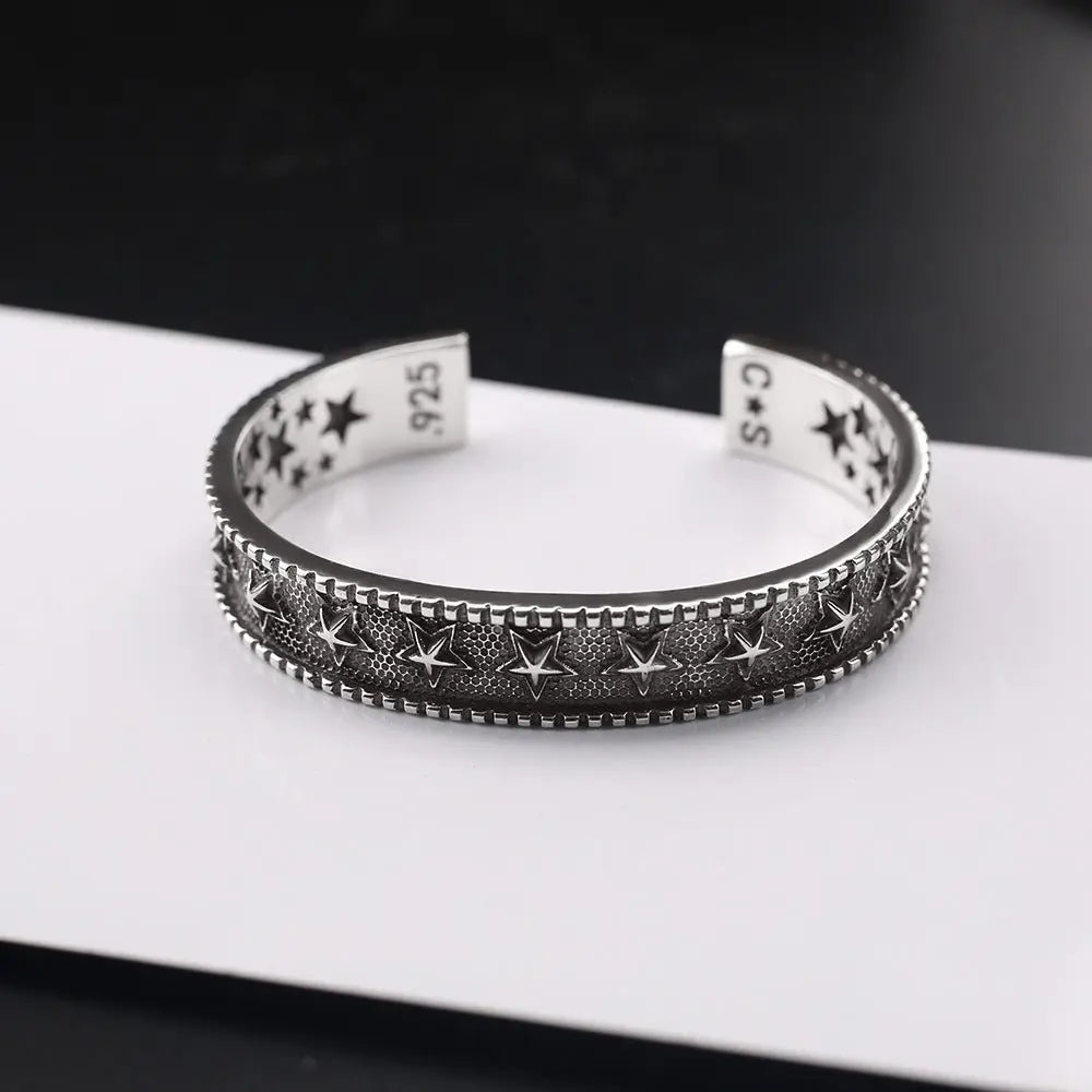 Retro five-pointed star open bracelet - Blade & Thread