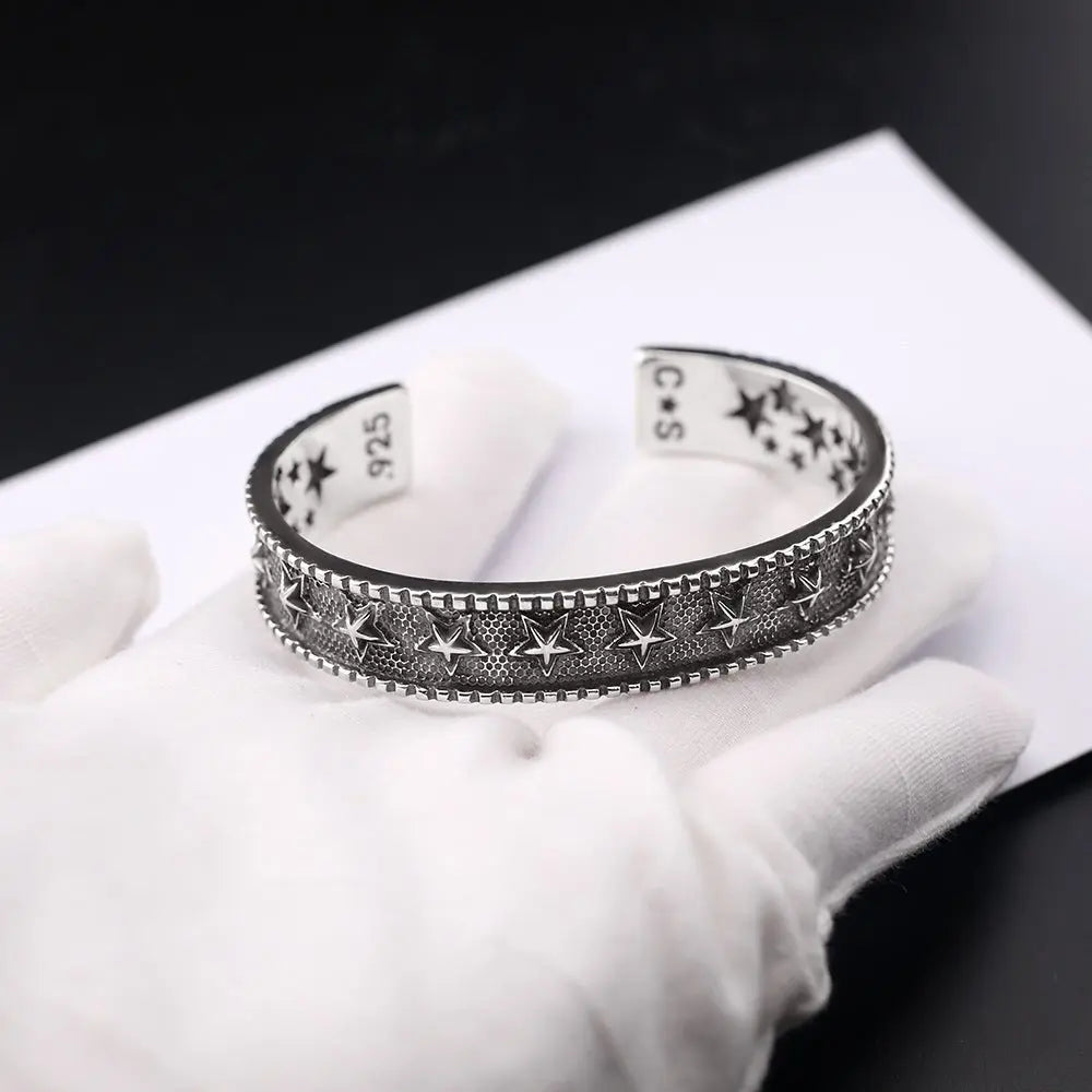 Retro five-pointed star open bracelet - Blade & Thread