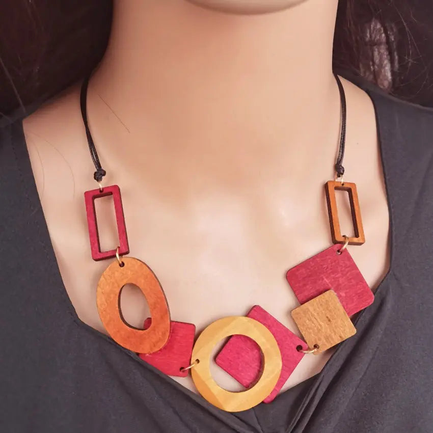 Retro geometric wooden bib necklace - Blade & Thread