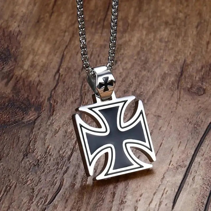Retro Templar Cross Pendant Necklace - Blade & Thread