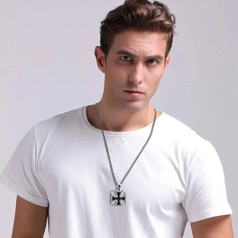 Retro Templar Cross Pendant Necklace - Blade & Thread